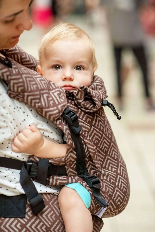Ерго рюкзак Adapt шоколадний Geometry (0-48 міс) для новонароджених